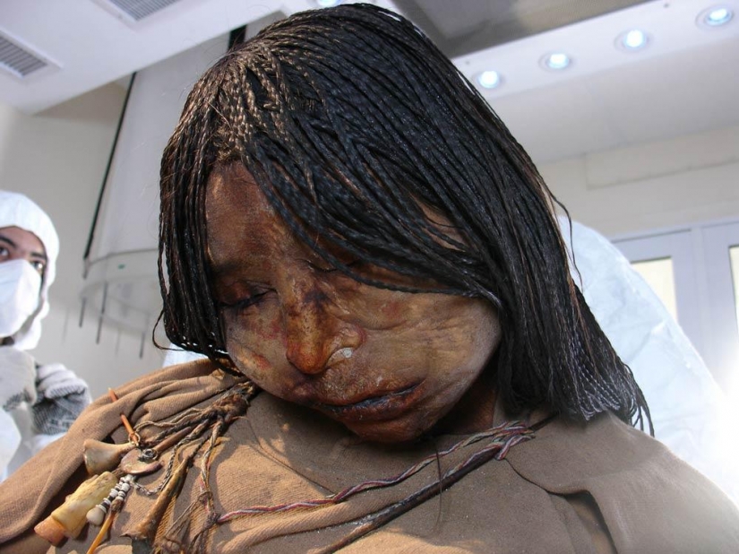 The Inca mummies of sacrificed children and women