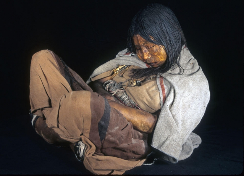 The Inca mummies of sacrificed children and women