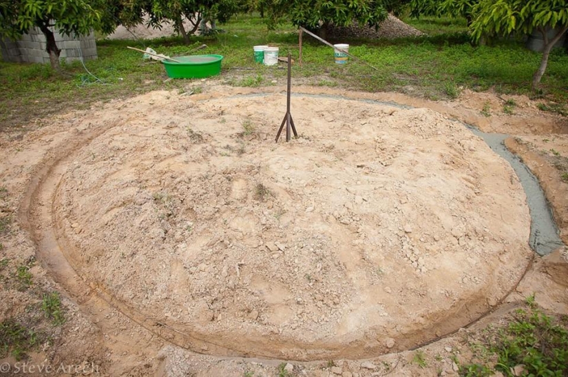 The man has built his dream home for a month and a half, spending only $ 9,000