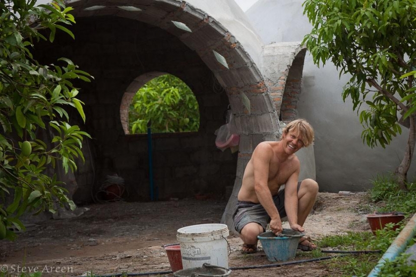 The man has built his dream home for a month and a half, spending only $ 9,000