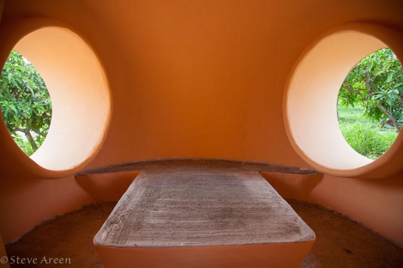 The man has built his dream home for a month and a half, spending only $ 9,000