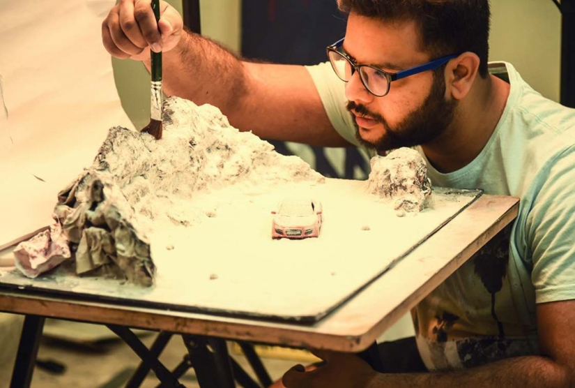 The master of illusions: spectacular scenery, photographed directly into the table...