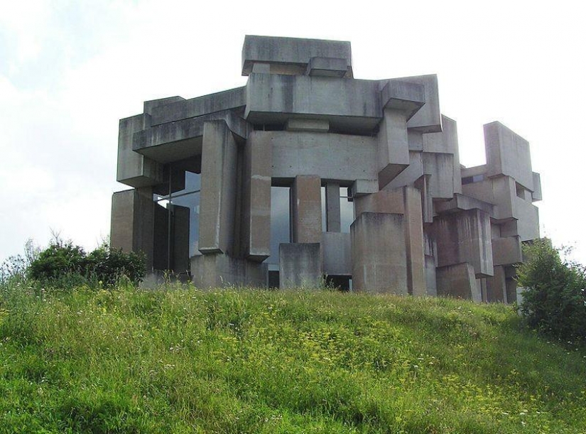 The modern architecture of the temples