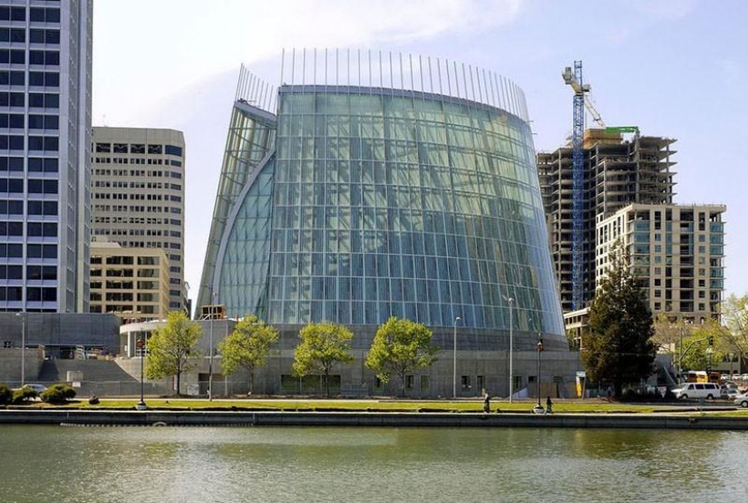 The modern architecture of the temples