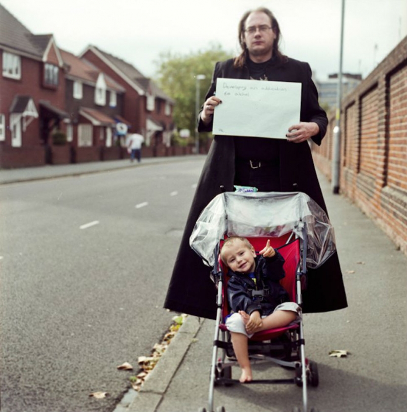 The photographer asked strangers about their biggest regrets and took a picture of the answer The photographer asked strangers about their biggest regrets and took a picture of the answer