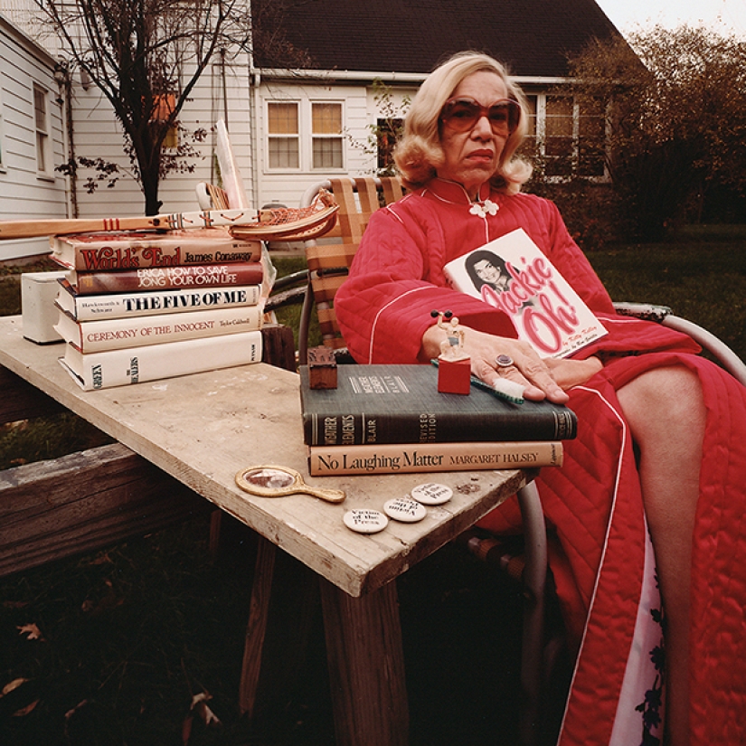 The photographer filmed the life and death of his mother, who had never been kissed