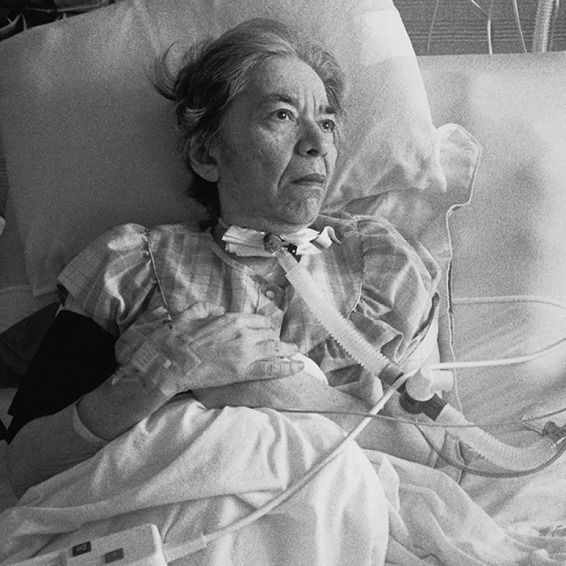 The photographer filmed the life and death of his mother, who had never been kissed