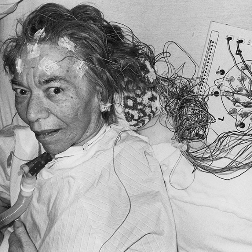 The photographer filmed the life and death of his mother, who had never been kissed