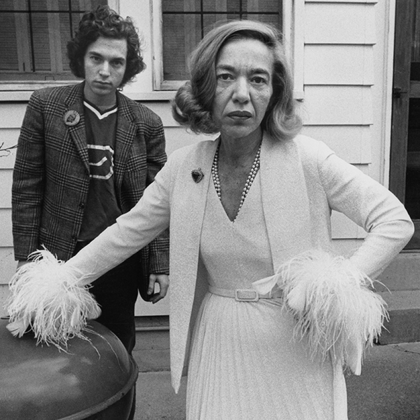 The photographer filmed the life and death of his mother, who had never been kissed