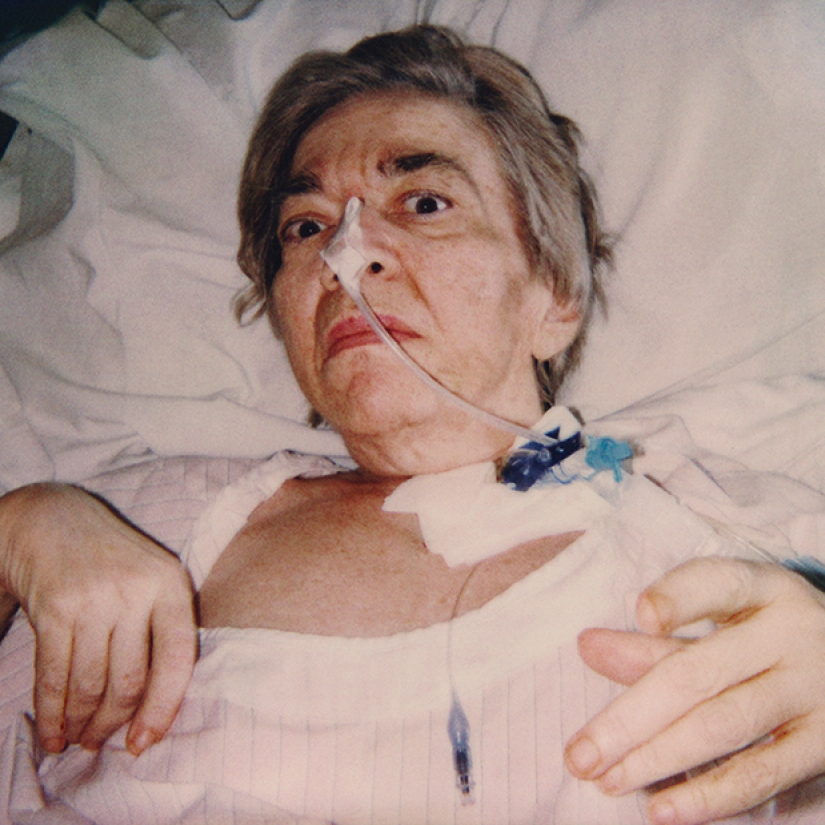 The photographer filmed the life and death of his mother, who had never been kissed