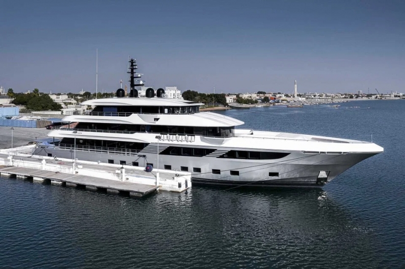 The power of the whale, lightness swallows: meet the world's largest yacht Majesty 175