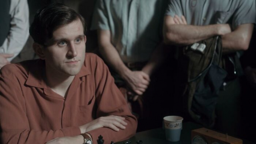 The Queen's Gambit move is full of hidden details, but here are 15 of them The Queen's Gambit move is full of hidden details, but here are 15 of them