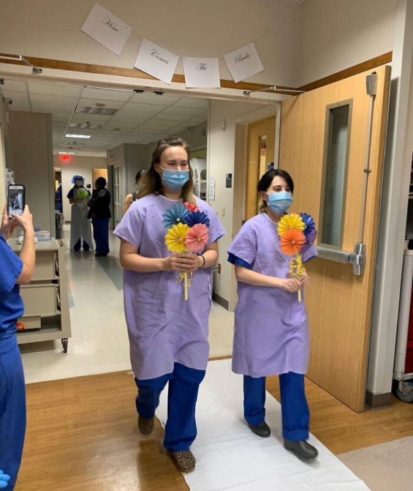 The staff organized a wedding ceremony for his colleagues