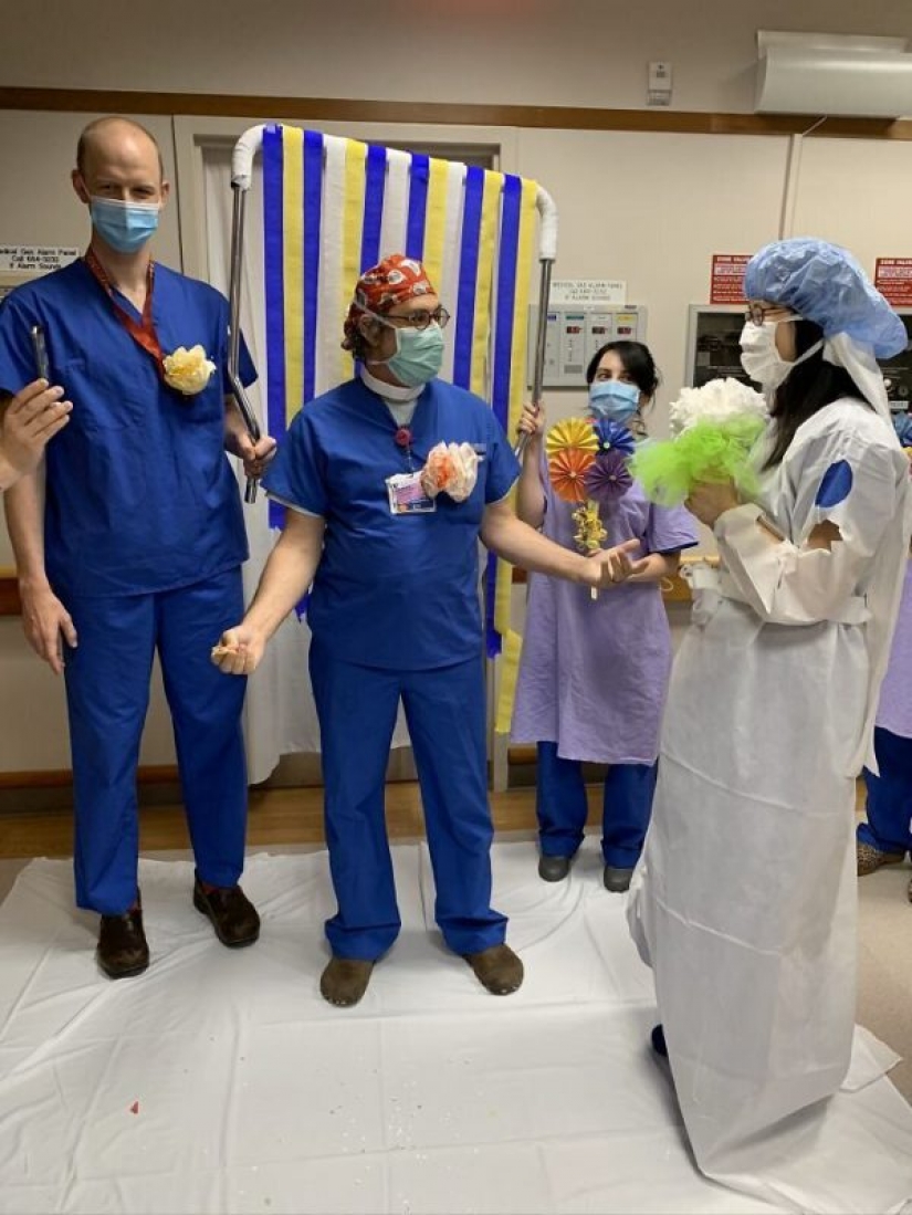 The staff organized a wedding ceremony for his colleagues