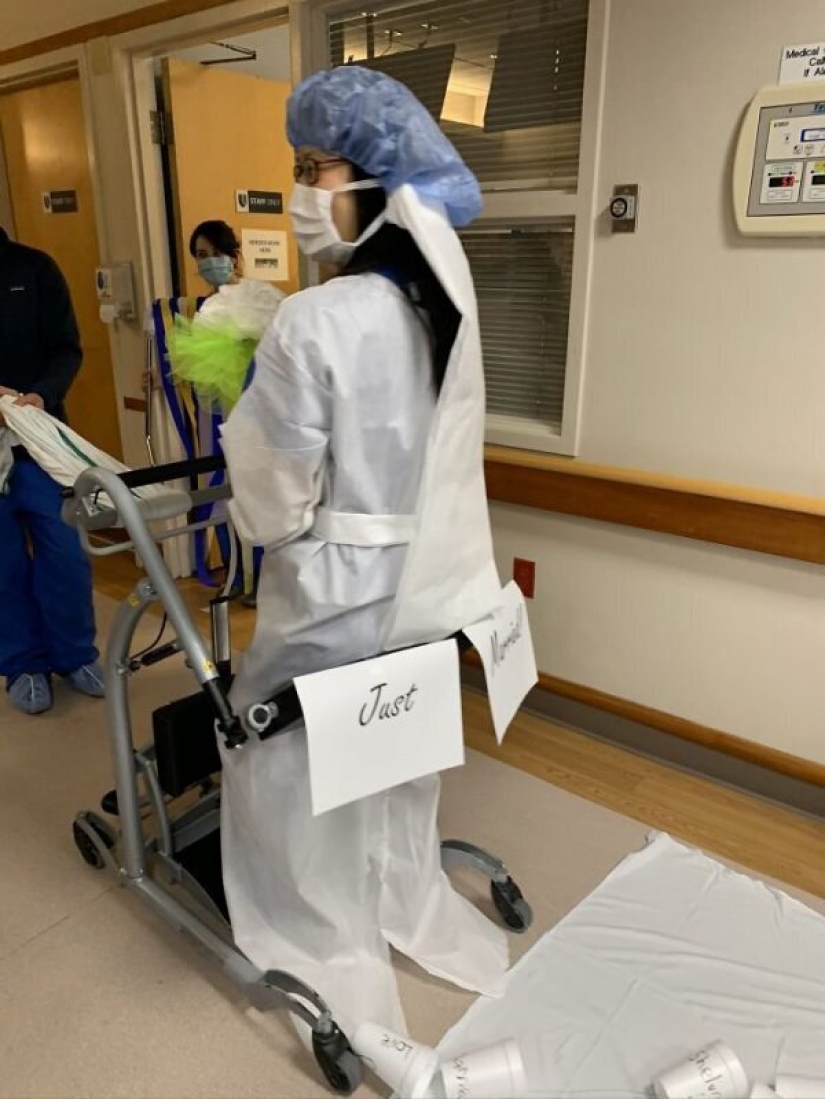 The staff organized a wedding ceremony for his colleagues