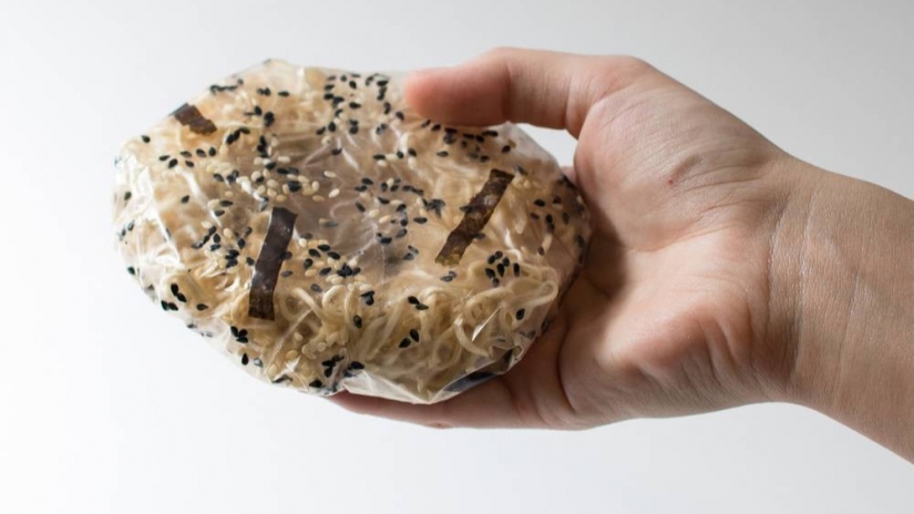 The student made edible packaging for noodles, which transformirovalsya in the sauce