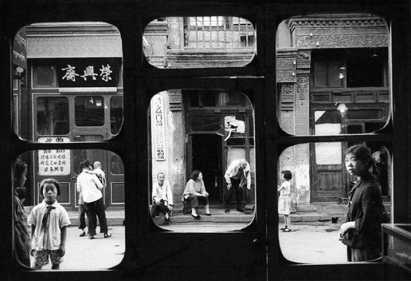 The truth of the lyrics of our history in photographs by Marc Riboud
