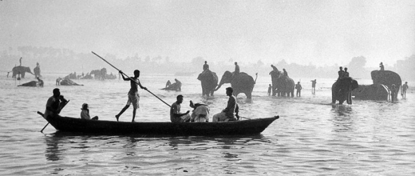 The truth of the lyrics of our history in photographs by Marc Riboud