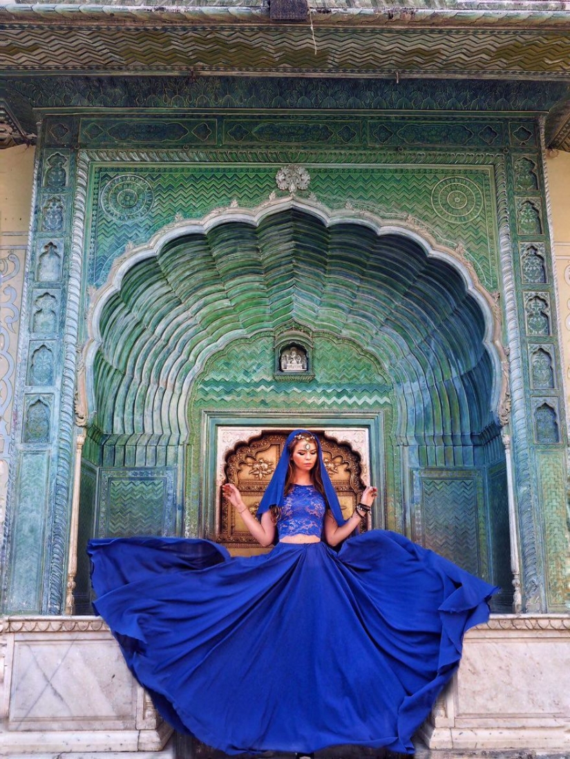 The world is under the skirt: the Russian traveler has conquered instagram photos to airy dresses The world is under the skirt: the Russian traveler has conquered instagram photos to airy dresses