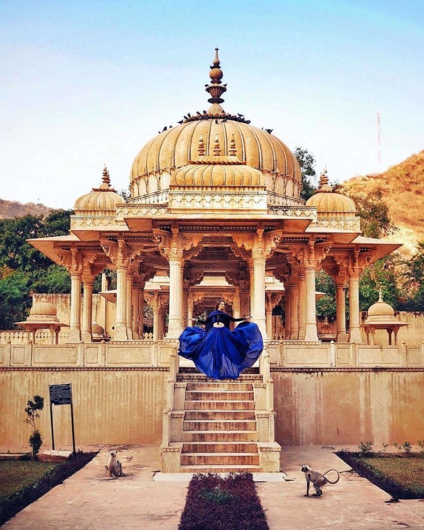 The world is under the skirt: the Russian traveler has conquered instagram photos to airy dresses The world is under the skirt: the Russian traveler has conquered instagram photos to airy dresses