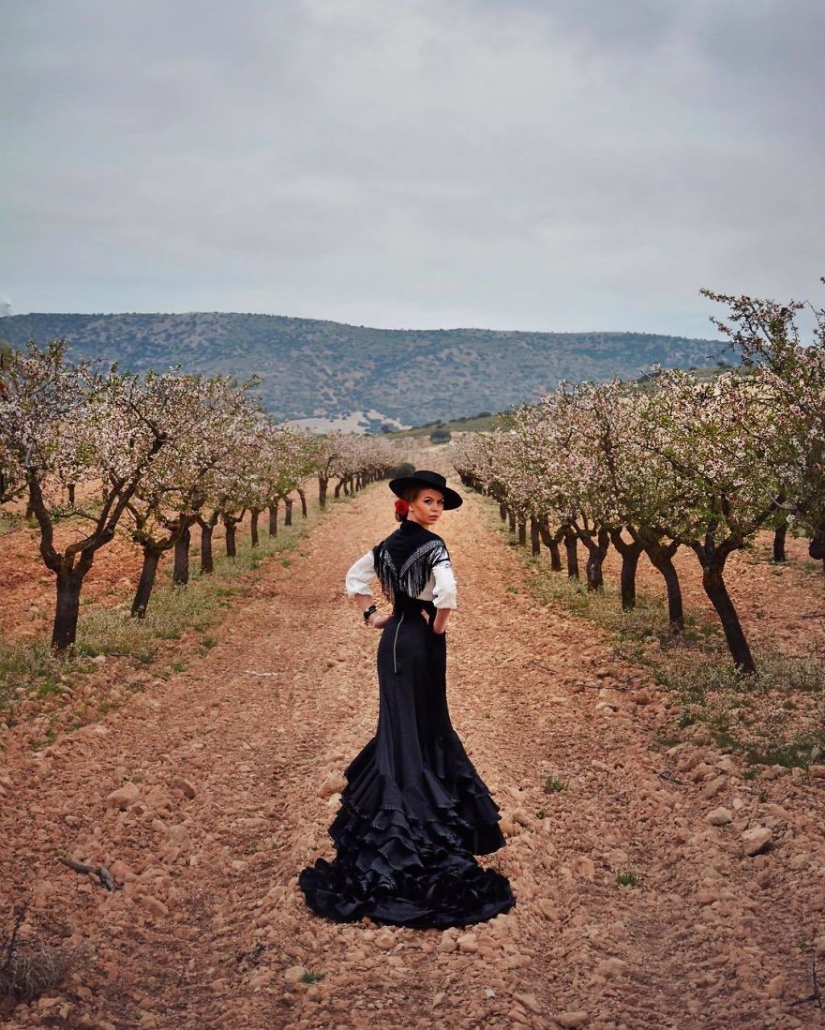 The world is under the skirt: the Russian traveler has conquered instagram photos to airy dresses The world is under the skirt: the Russian traveler has conquered instagram photos to airy dresses