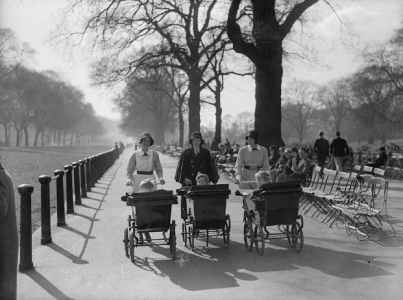 This crazy, vivid London black and white photo of the 1930-ies This crazy, vivid London black and white photo of the 1930-ies