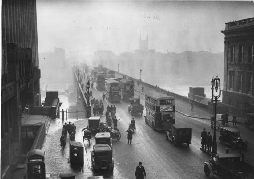 This crazy, vivid London black and white photo of the 1930-ies This crazy, vivid London black and white photo of the 1930-ies