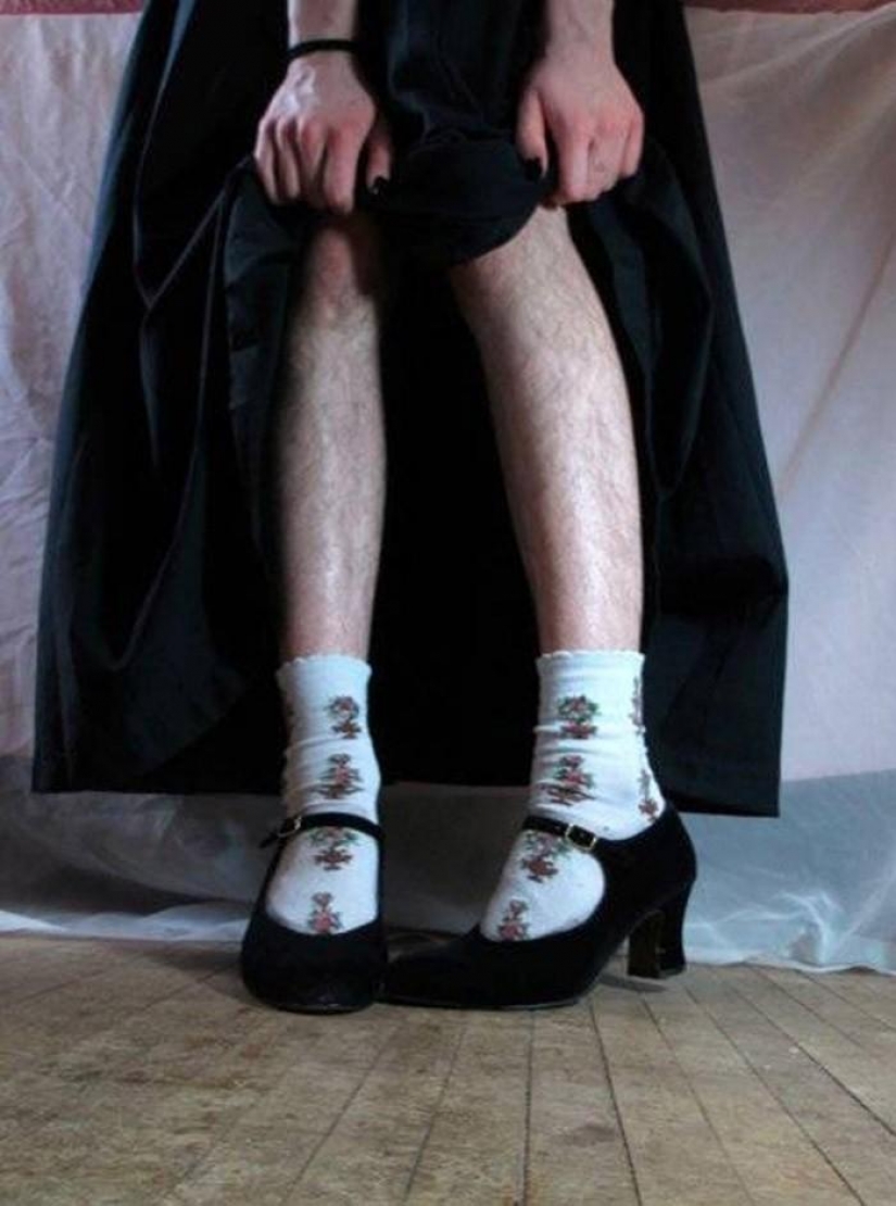Thousands of women stopped shaving her legs and entered into "Club hairy female legs"