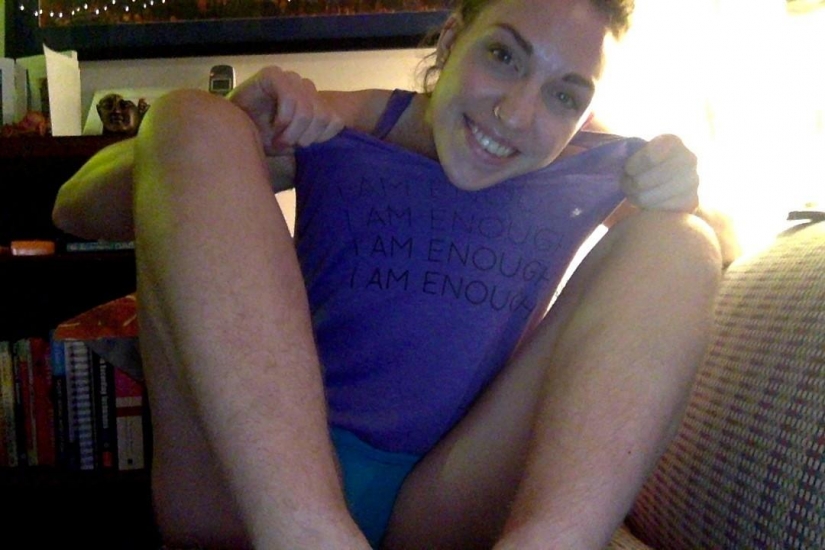 Thousands of women stopped shaving her legs and entered into "Club hairy female legs"