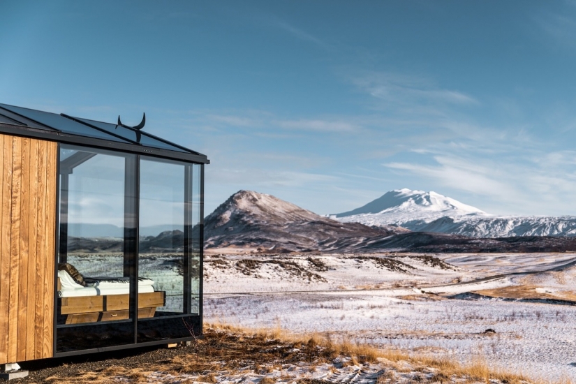 Through the window to the stars: in Iceland, tourists are welcome to spend the night in houses with transparent walls Through the window to the stars: in Iceland, tourists are welcome to spend the night in houses with transparent walls