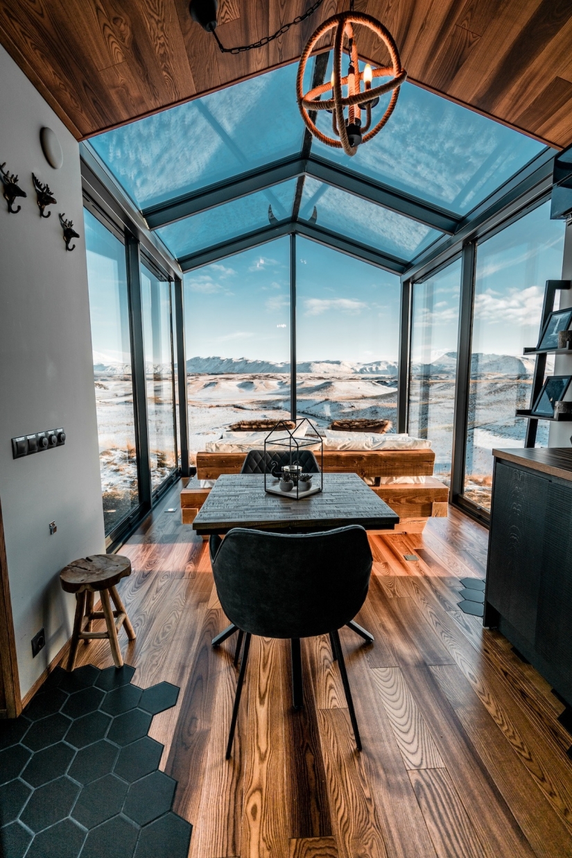Through the window to the stars: in Iceland, tourists are welcome to spend the night in houses with transparent walls Through the window to the stars: in Iceland, tourists are welcome to spend the night in houses with transparent walls