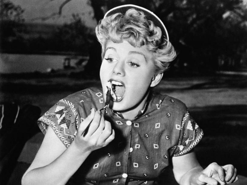 Tips pregnant women of the past: from ridiculous to downright harmful Tips pregnant women of the past: from ridiculous to downright harmful