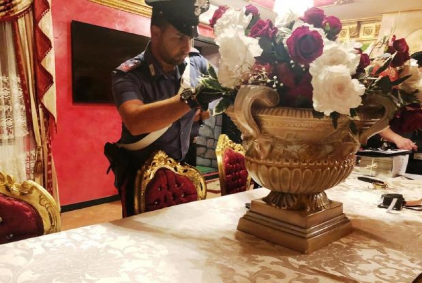 To confiscate and destroy: in Italy, the demolition of the Villa Roma mafia family