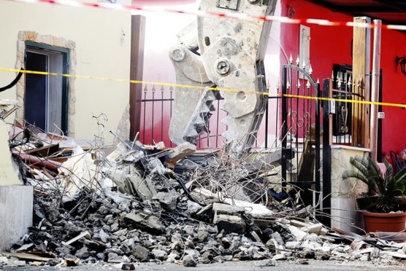 To confiscate and destroy: in Italy, the demolition of the Villa Roma mafia family