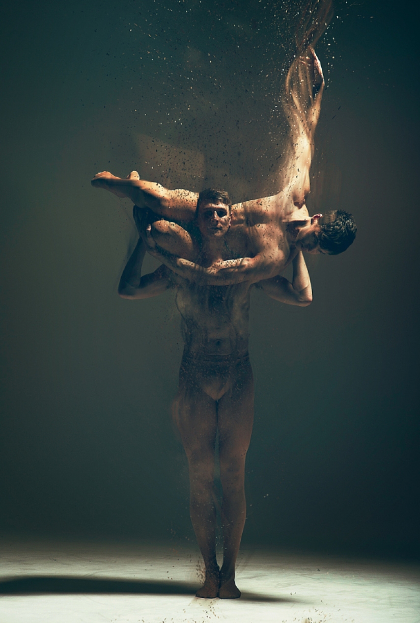 To dissolve in the movement, the Dancers in the lens Pistola Wish