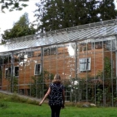 To heat your home, a couple built around it a huge greenhouse