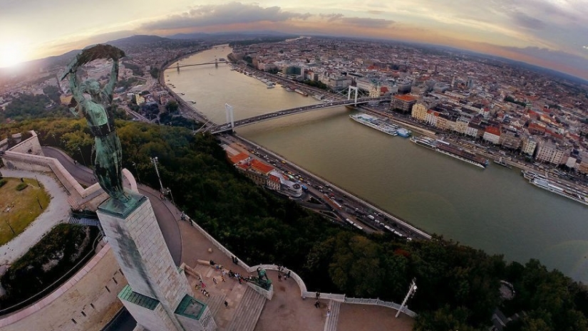To risk your life for photos: 25 great pictures of Budapest from a height