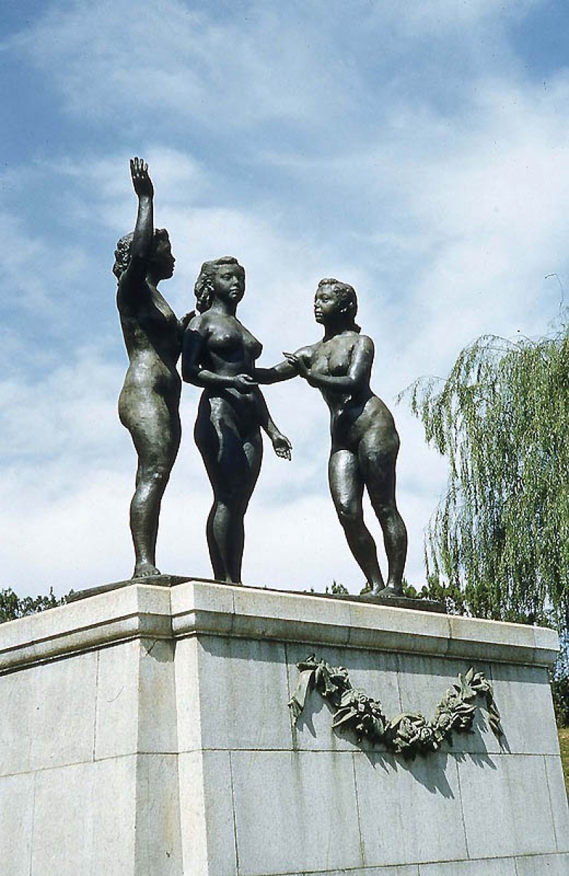 Tokyo of the 1950s in color photographs Tokyo of the 1950s in color photographs