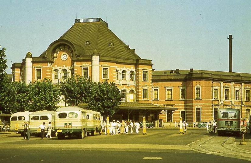Tokyo of the 1950s in color photographs Tokyo of the 1950s in color photographs