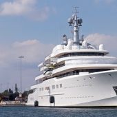 Toneladas de oro, hipódromos y huesos de dinosaurios: increíble ahorro de energía en los yates de lujo