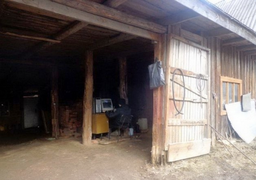 Trash outdoors: Russian village is very much alive Trash outdoors: Russian village is very much alive