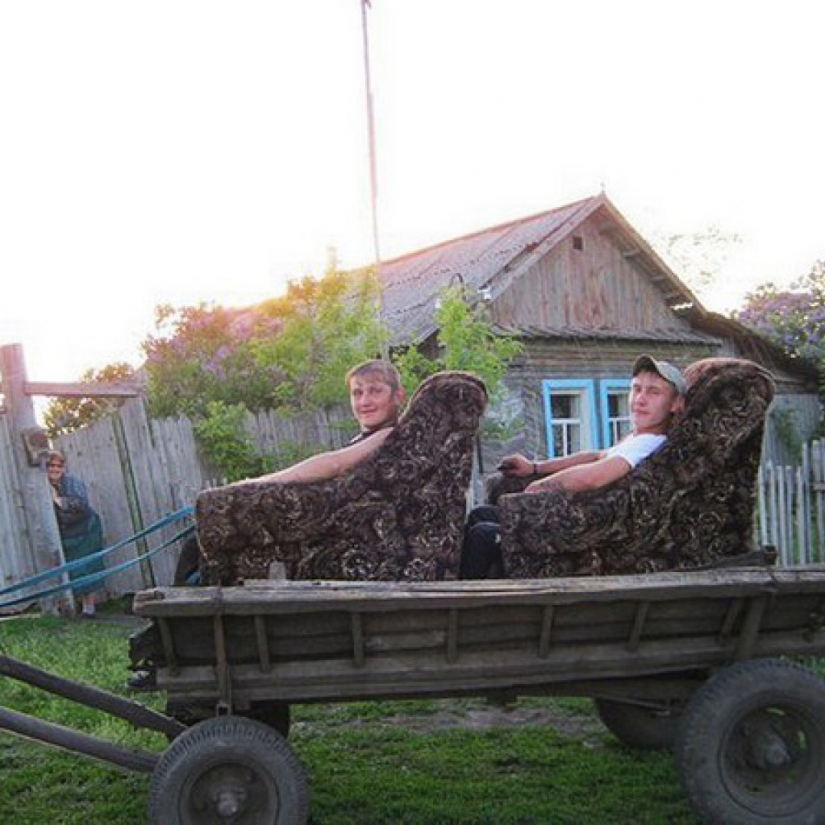 Trash outdoors: Russian village is very much alive Trash outdoors: Russian village is very much alive