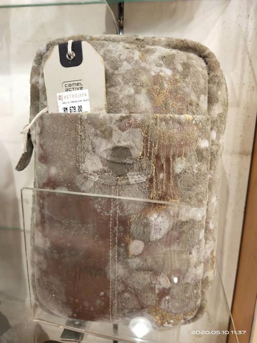Two months of quarantine products in the Malaysian Mall was covered with mold