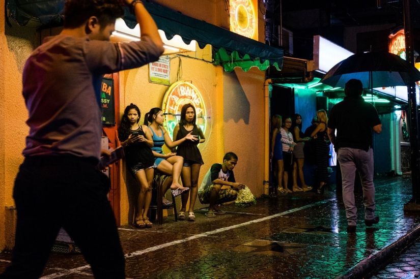 Typhoon of dishonor: how the disaster has plunged a whole generation of Filipinas in prostitution Typhoon of dishonor: how the disaster has plunged a whole generation of Filipinas in prostitution