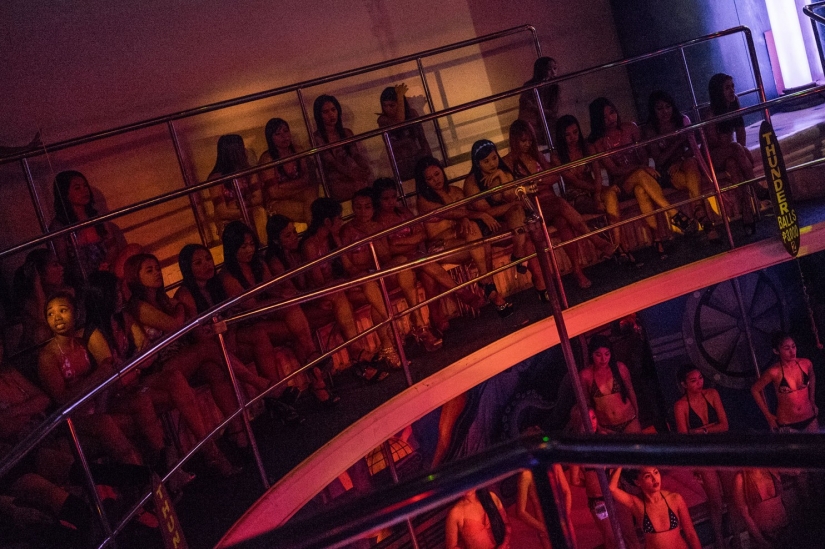 Typhoon of dishonor: how the disaster has plunged a whole generation of Filipinas in prostitution Typhoon of dishonor: how the disaster has plunged a whole generation of Filipinas in prostitution