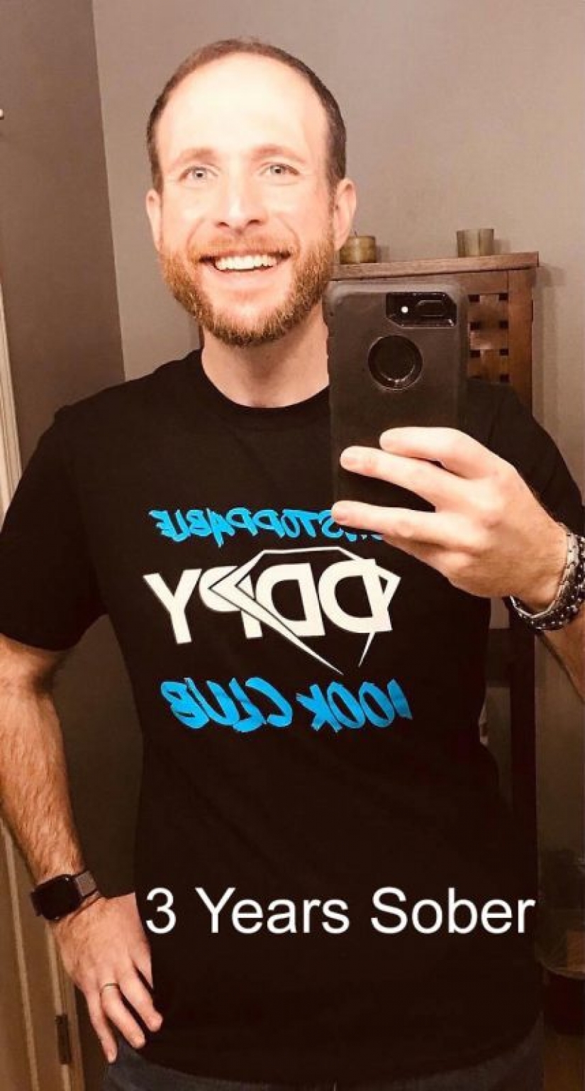 Un ex alcohólico mostró como cambiado a lo largo de los 3 años de sobriedad, y el resultado es impresionante!