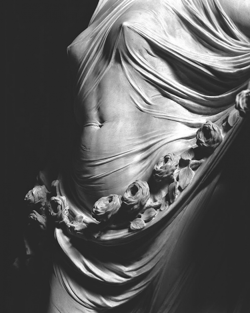 Un hombre común ve una piedra. El artista se oye la música Un hombre común ve una piedra. El artista se oye la música