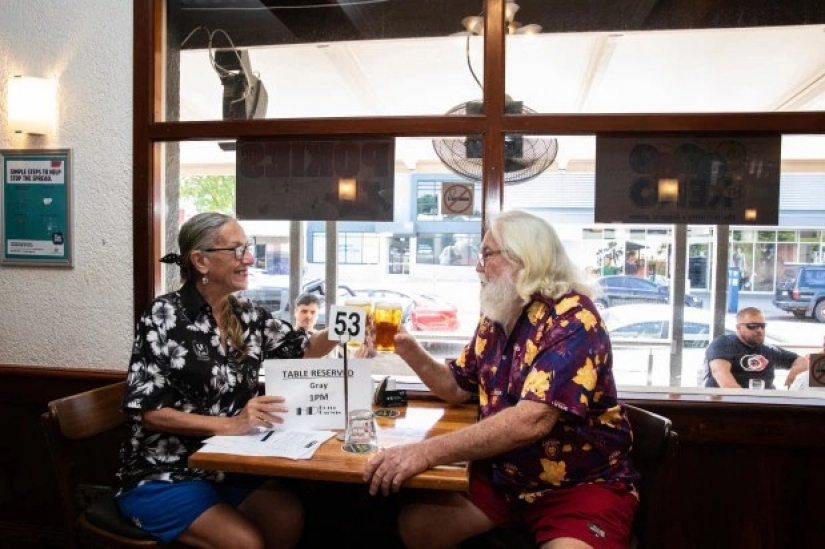 Un soplo de libertad: en Australia abrió pubs despues de la cuarentena, pero no es tan simple