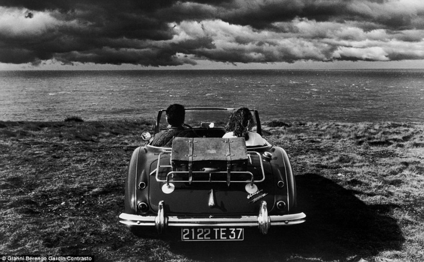 Una fuga de Italia en las imágenes de culto fotógrafo Gianni Berengo Gardena