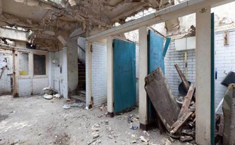 Una sorprendente transformación de un baño público en una bonita vivienda